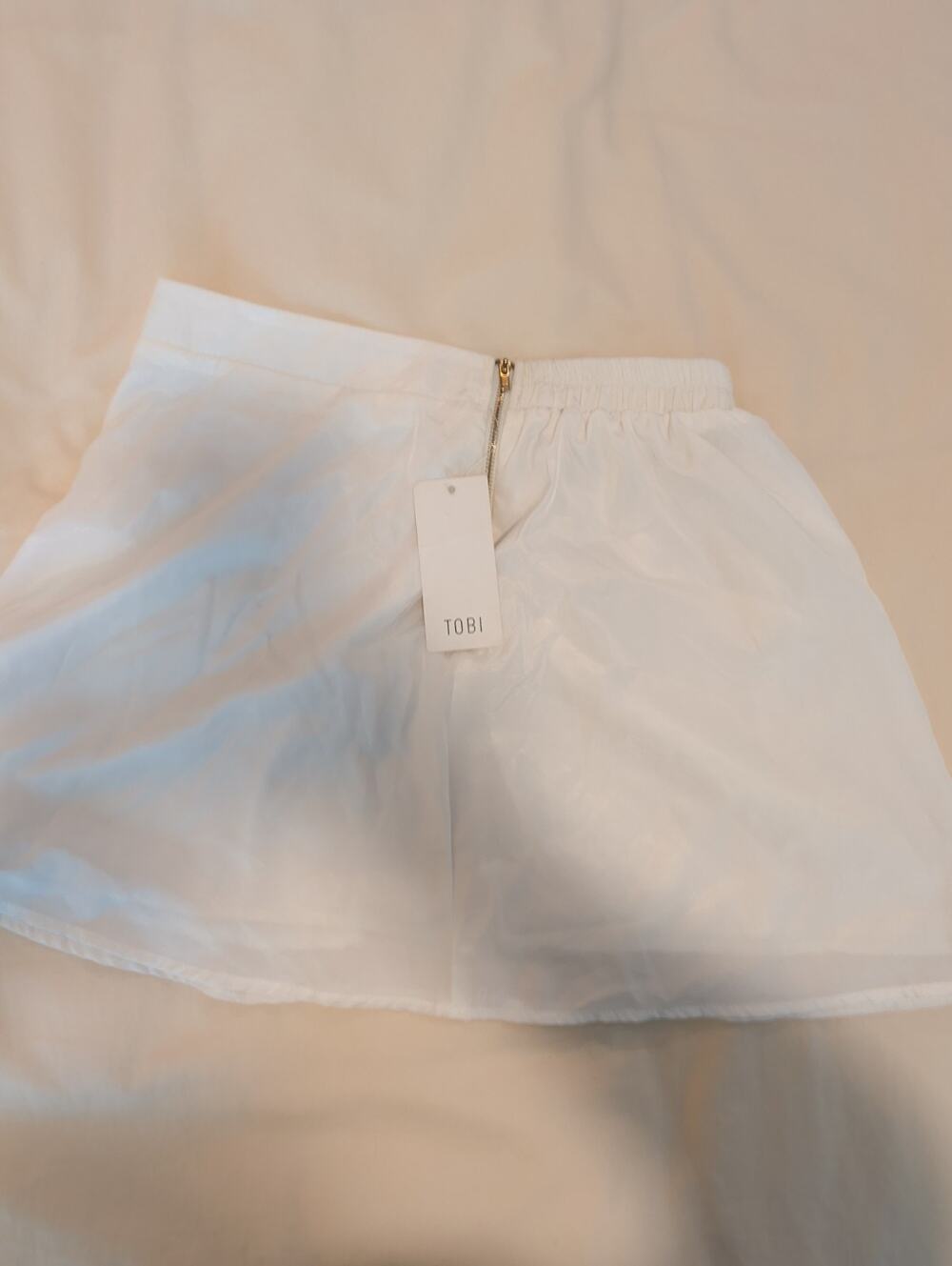 TOBI White Mini Skirt Flowy A-Line Exposed Back Zipper Elastic Waist Size...